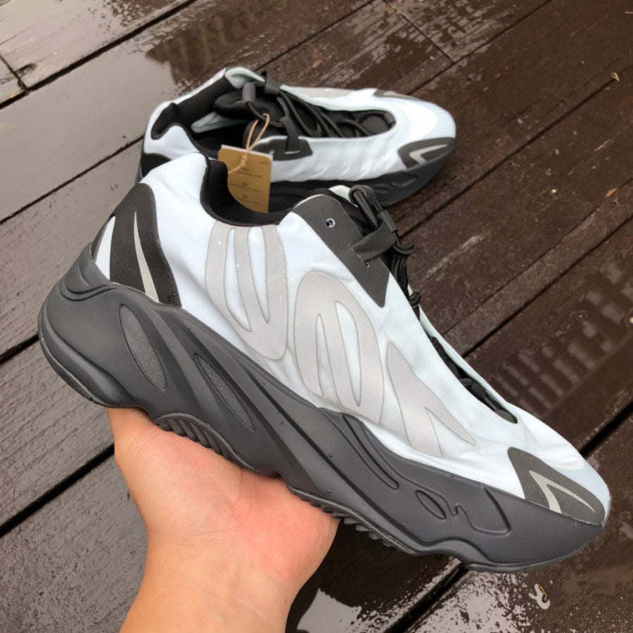 Adidas Yeezy Boots 700