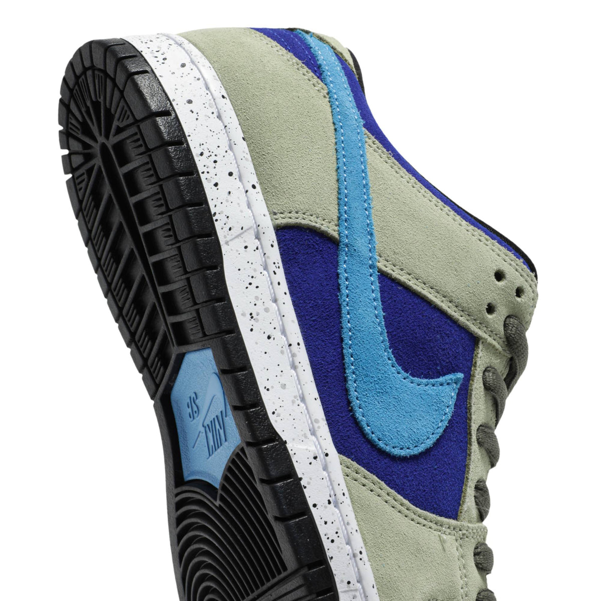 NIKE SB DUNK LOW ‘ACG CELADON’