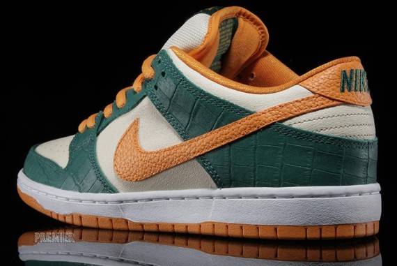 NIKE SB DUNK LOW PRO ‘LEGION PINE’