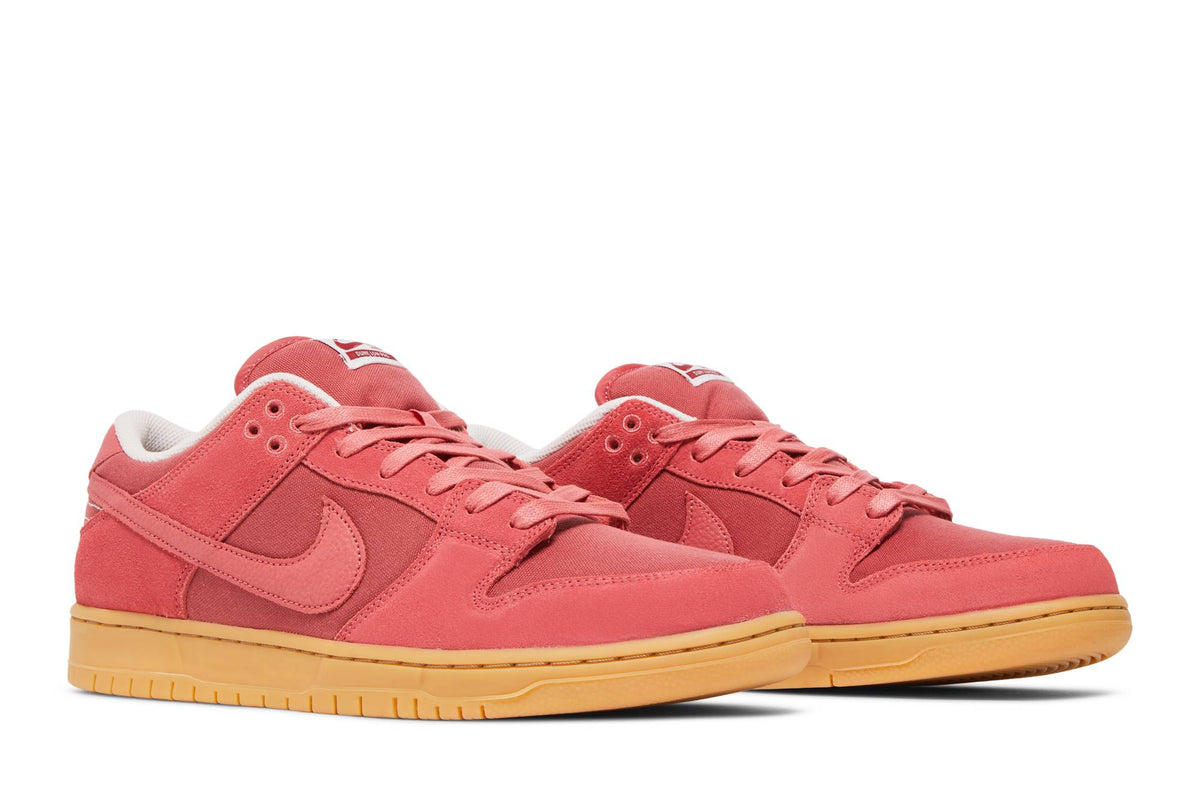 NIKE SB DUNK LOW ‘RED GUM’